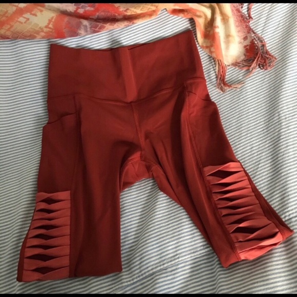 Athleta Salutation Leggings Size S Stash Pocket Twist NEW - Picture 4 of 4